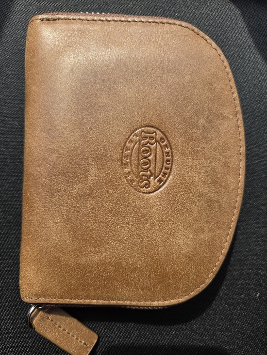 Roots Handbags - Roots Tan Leather Zip Wallet with Embossed Logo